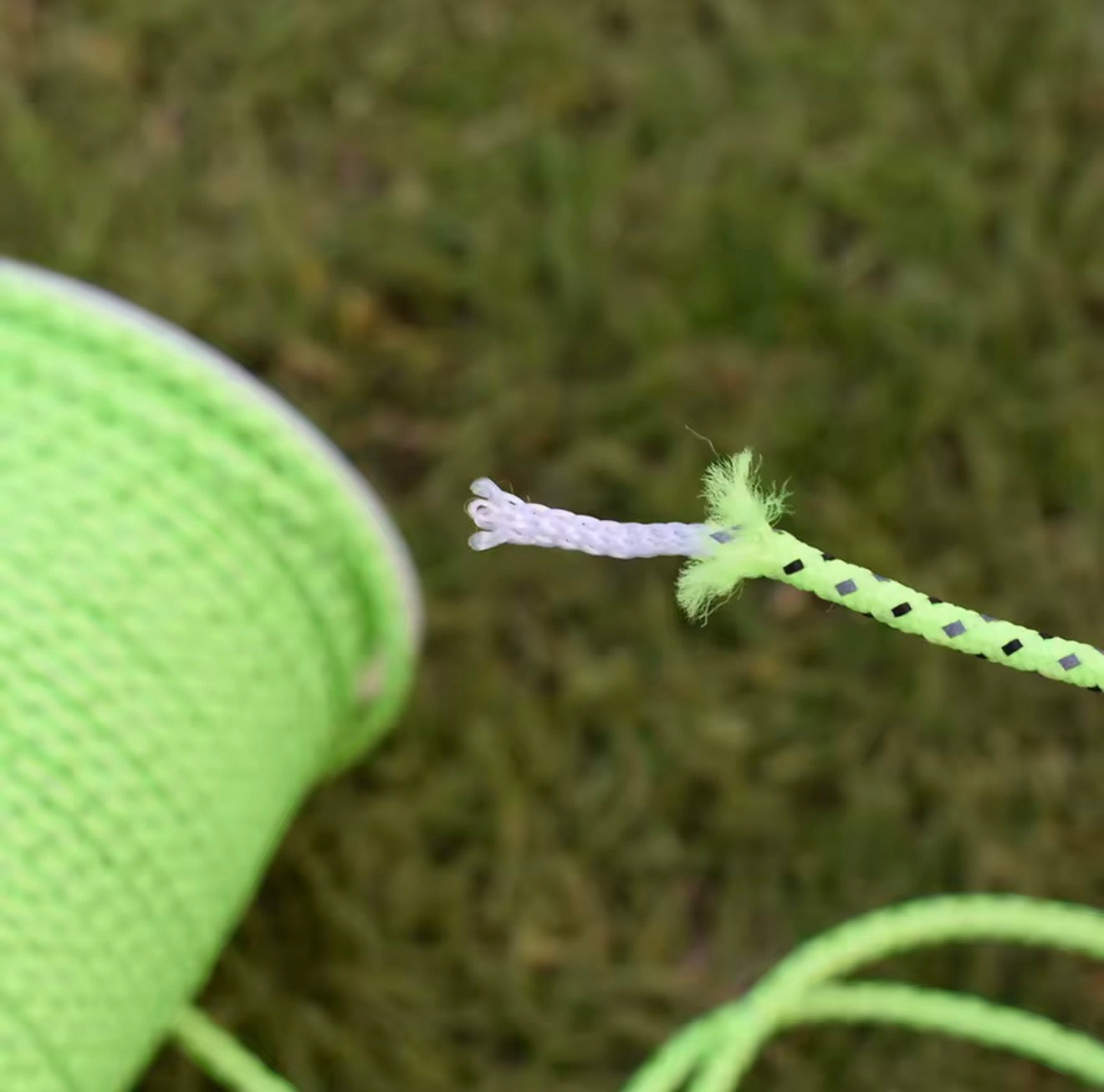 Cuerda Paracord de Supervivencia 5 m – Cordón Multifunción Resistente para Camping y Emergencias